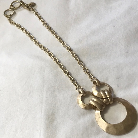 Jones New York necklace with circle pendant, gold tone - Picture 6 of 8